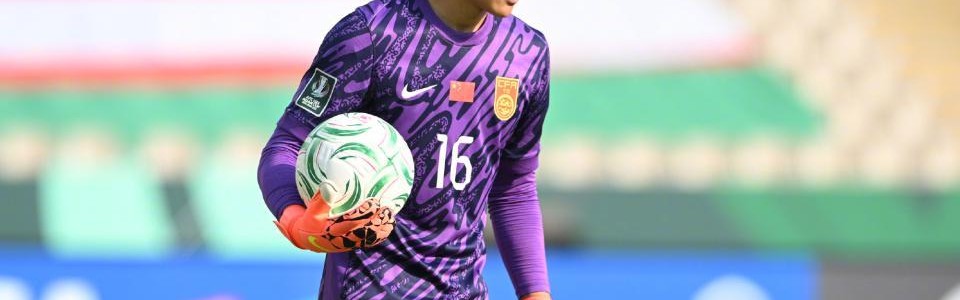 开云体育-Kaiyun Sports-中超超巨失误！李昊黄油手，中超已丢50球，杜月徵半场压哨破门