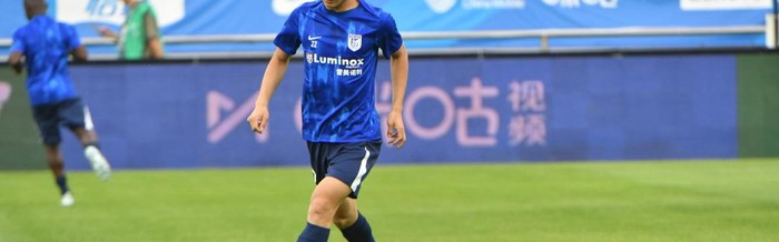 开云体育-Kaiyun Sports-大连英博中超赛前热身图片，斯坦丘+毛伟杰等身穿深蓝色球衣亮眼|马莱|大连读行足球俱乐部|尼古拉·斯坦丘|中超联赛|李国旭_新浪体育_新浪新闻